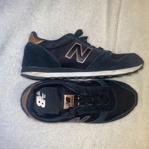 Rose Gold + Black New Balance womans Tennis shoes sneakers size 8